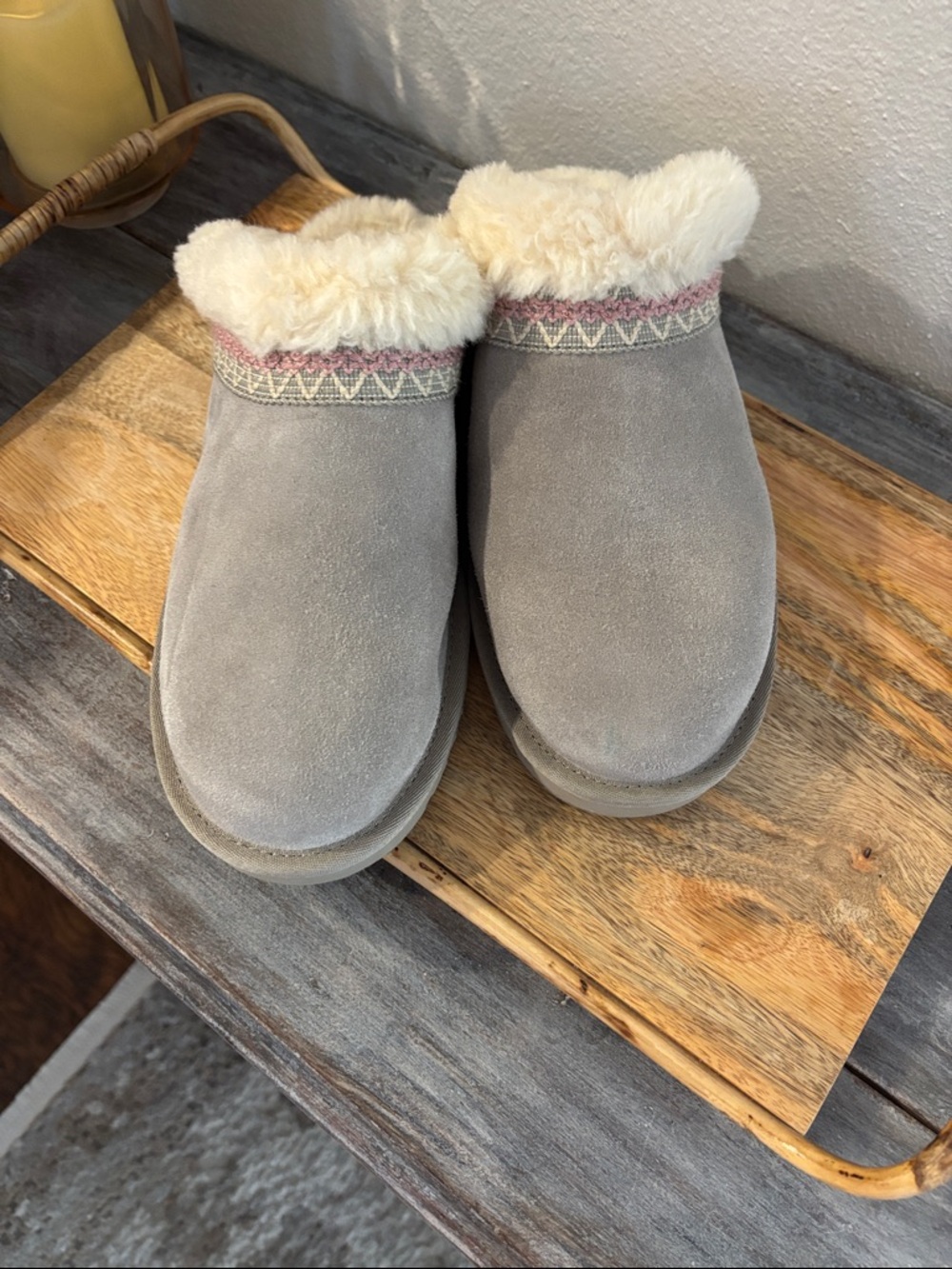 Women’s UGG Tazz Braid Slippers worn inside once size 9 women’s - Picture 6 of 8